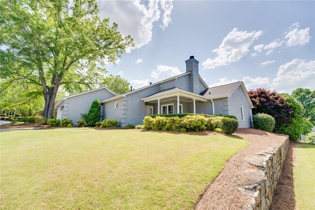 Photo - 35 Ashleigh Terrace NE