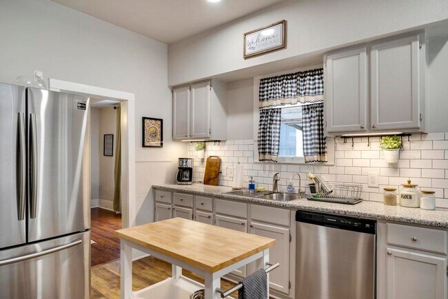 Photo - Fully Furnished 3 bedroom 2 bath  for 2 we...