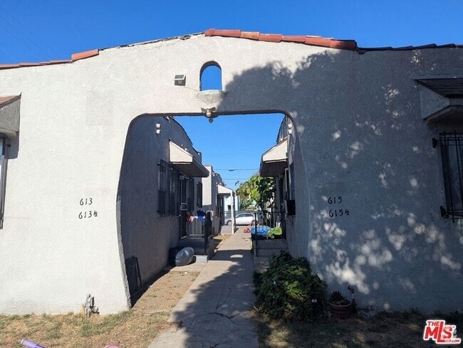Building Photo - 613 E 83rd St Rental