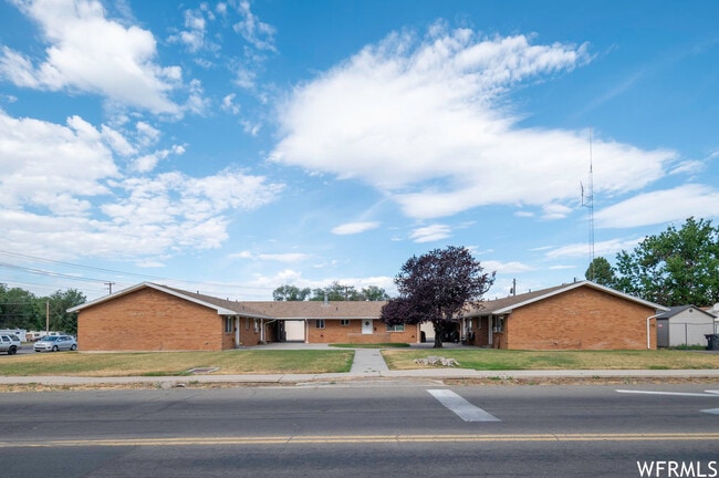 Building Photo - Golden Ridge Apartments Unit 2