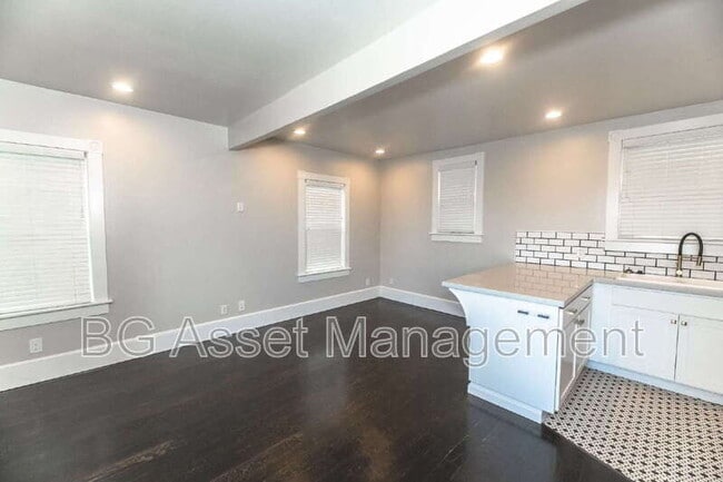 Photo - 639 Carolina St