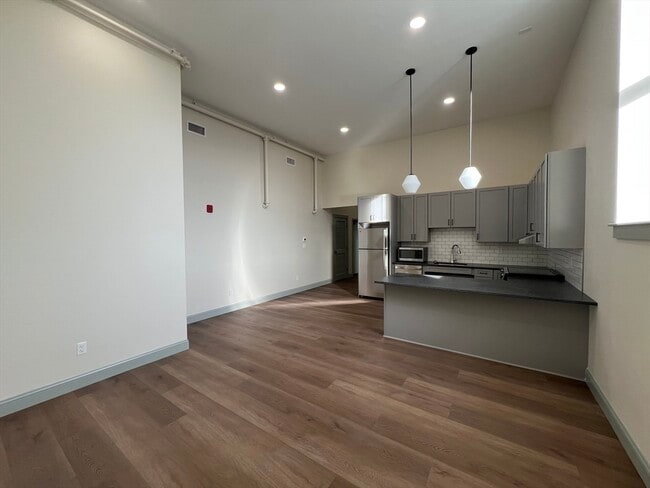 Photo - 160 Seabury St Unit 17