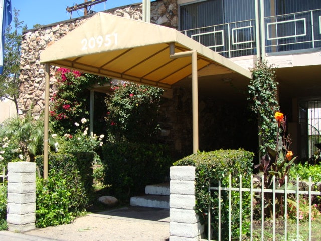 20951 Roscoe Blvd - 20951 Roscoe Blvd Apartments