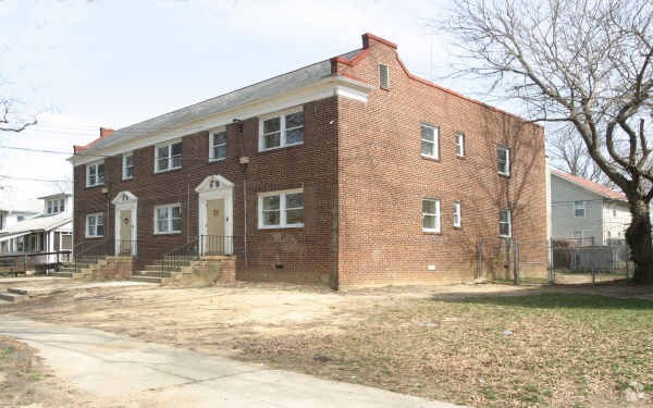 Photo - 718-720 31st St SE