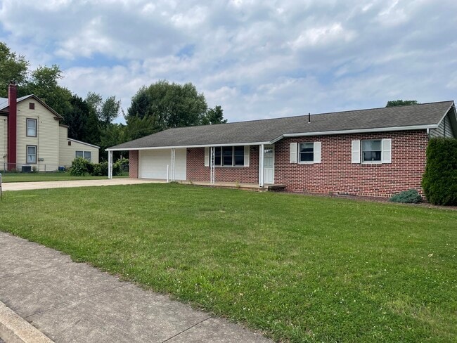 Photo - 857 E Louther St