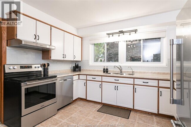 Photo - 1174 Heritage Rd