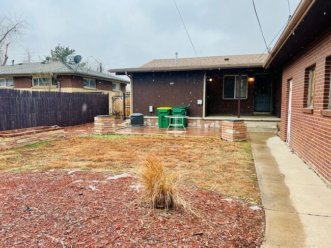 Photo - 3 Bed-1 Bathroom Available in Anshutz Medical Center Area - Duplex lower unit