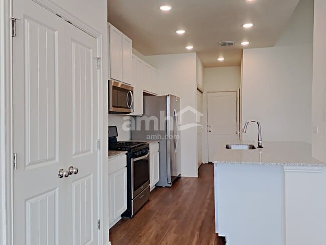 Photo - 2726 Brogan Crk