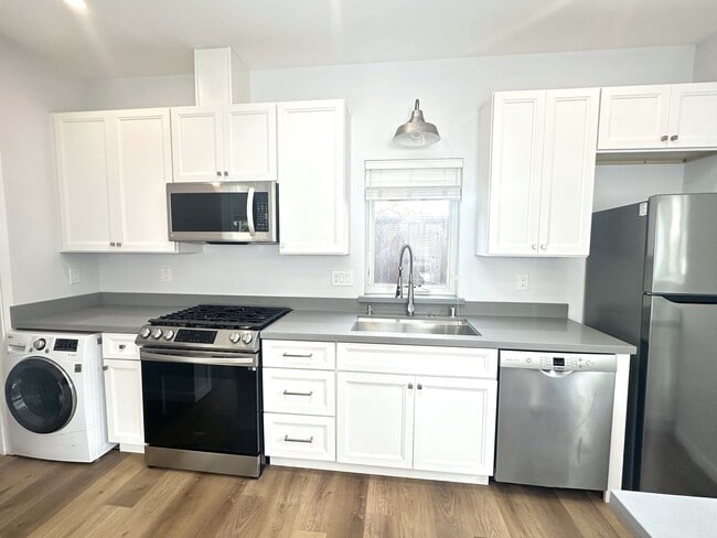 Building Photo - 1439 Unit 1439 Rear