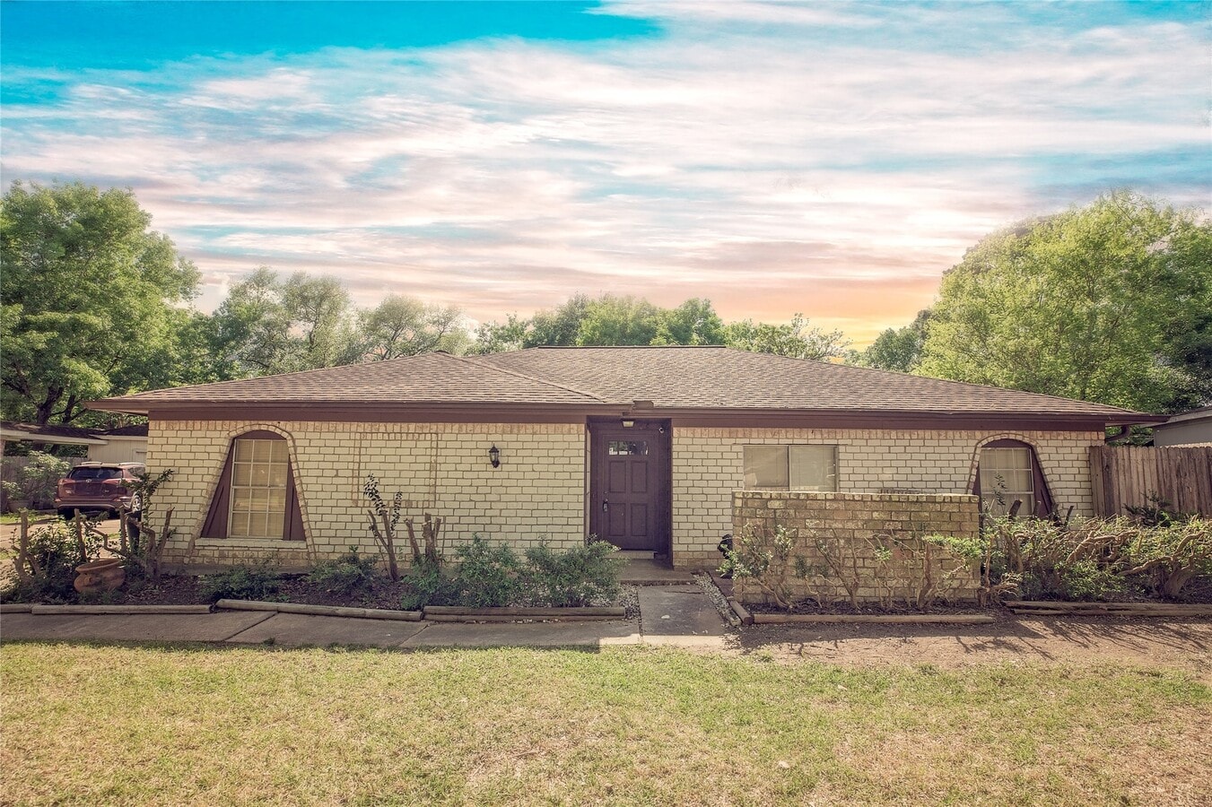 Photo - 13927 Lynnwood Ln