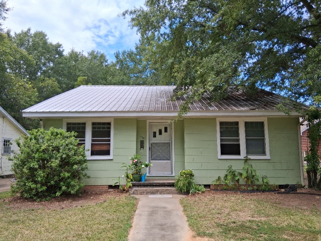 Building Photo - 407 N Jackson St Rental