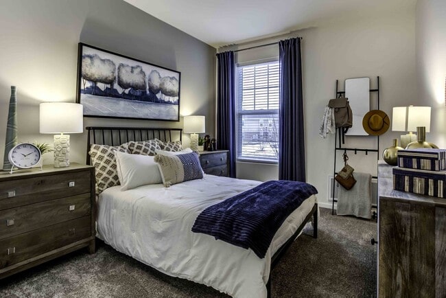 2BR, 2BA - 1,031SF - Bedroom - Highland Ridge