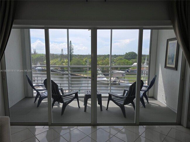Photo - 2731 NE 14th Street Causeway Unidad 636