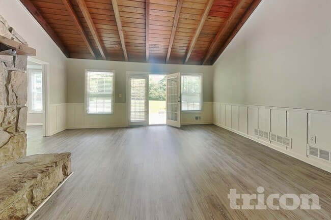 Photo - 515 Westbridge Dr