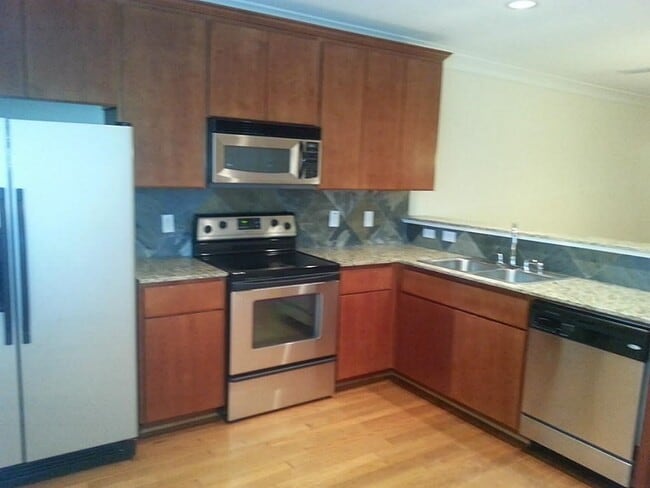 Building Photo - 1342 Rutland St Unit True