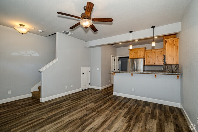 3BR, 3BA - 1,173SF