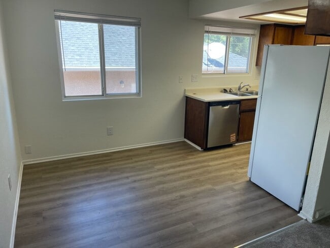 Building Photo - 545 Fein Ave Unit B