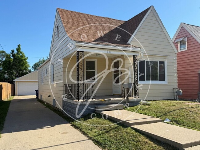 Photo - "Charming 2-Bedroom Retreat in West Toledo with huge garage.