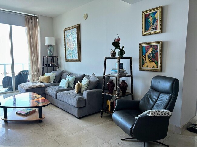 Photo - 218 SE 14th St Unit TS303