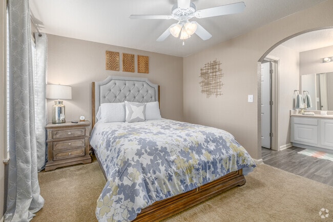 2BR, 2BA - 1,091SF - Bedroom