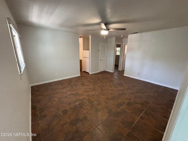 Building Photo - 212 Lincoln Ave Unit A-11