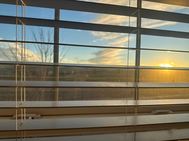 Building Photo - 27335 E Alder Dr