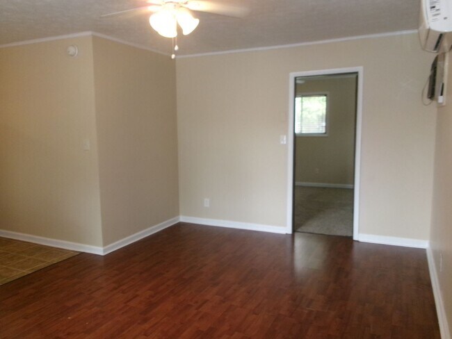 Building Photo - 6218 Blynn Dr Unit 2
