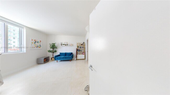 Photo - 500 Brickell Ave Unidad 2610