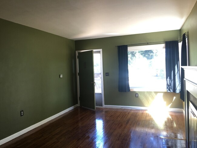 Photo - 2155-2155 Belmont Ave Unidad 2115