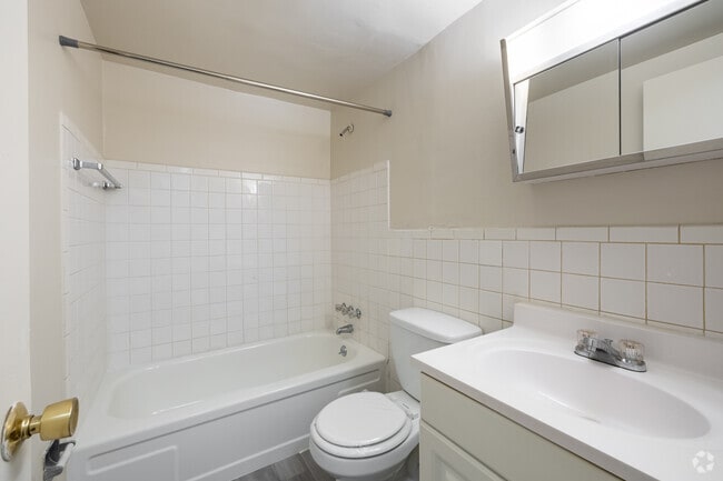 2BR, 1BA - 900SF - Bathroom