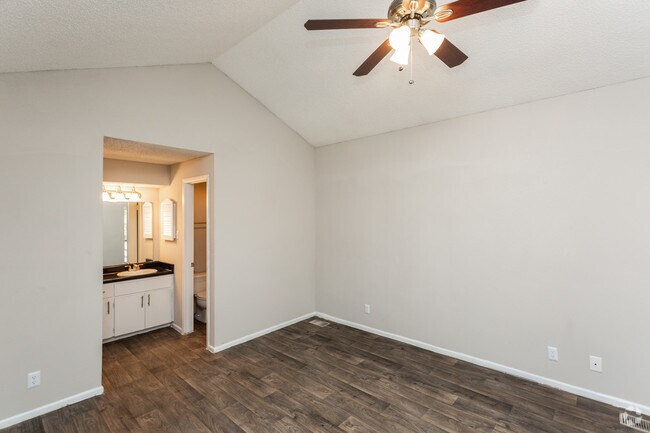 1BR, 1.5BA LOFT - 925SF Loft Bedroom & Bathroom