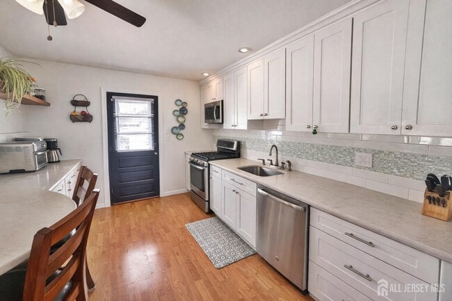 Photo - 100 Pinetree Dr