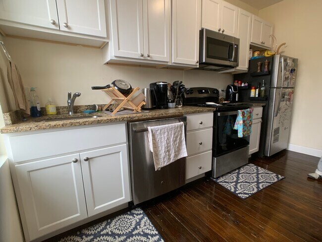 Photo - 92 University Rd Unit 1