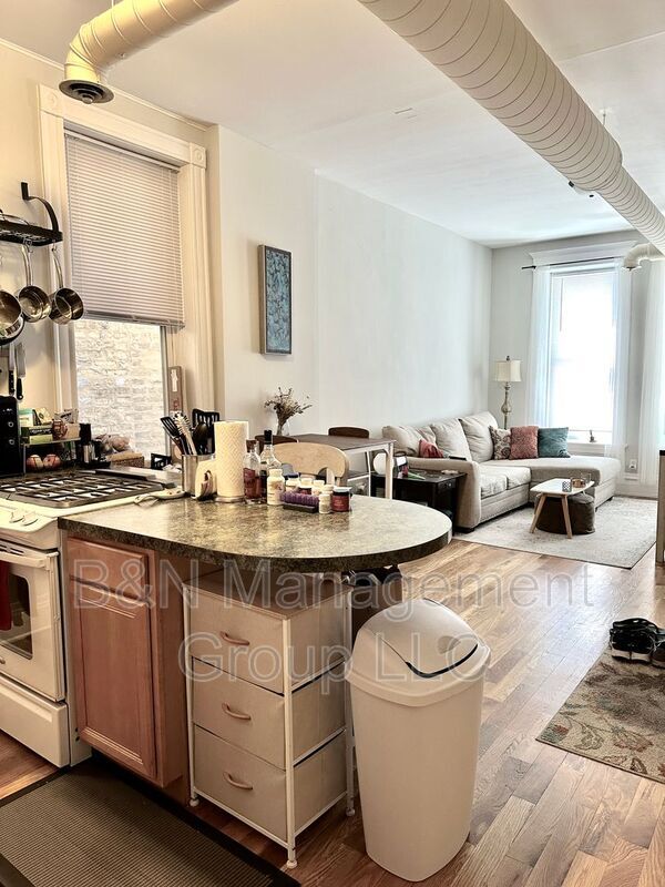 Photo - 2337 N Janssen Ave Unit 2F