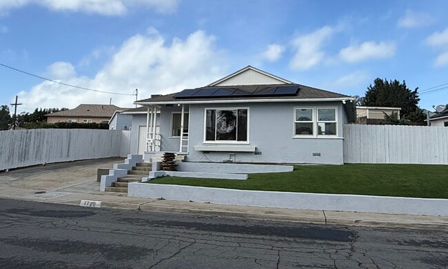 Building Photo - 1720 Midvale Dr