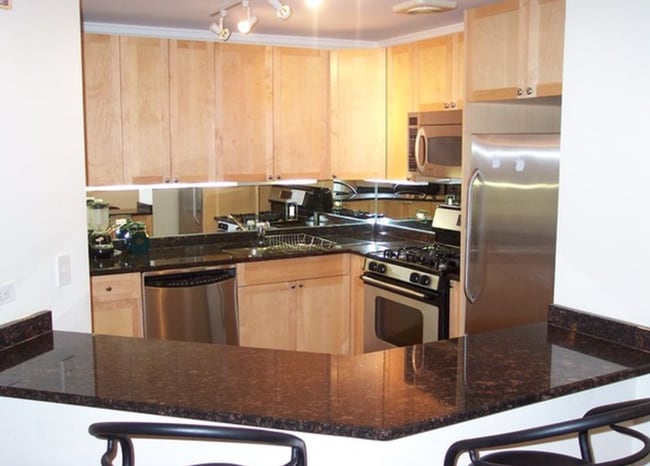 Kitchen - 6102 N Sheridan Rd Unit 204