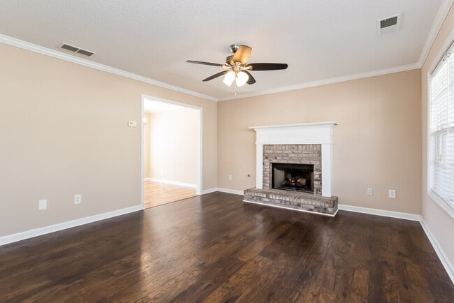 Photo - 212 Greystone Cir