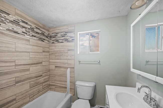 Photo - 3053 Brereton St