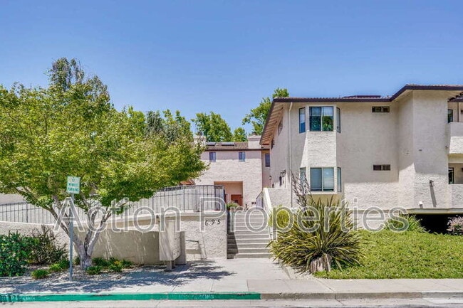 Building Photo - 695 S Knickerbocker Dr Unit #15