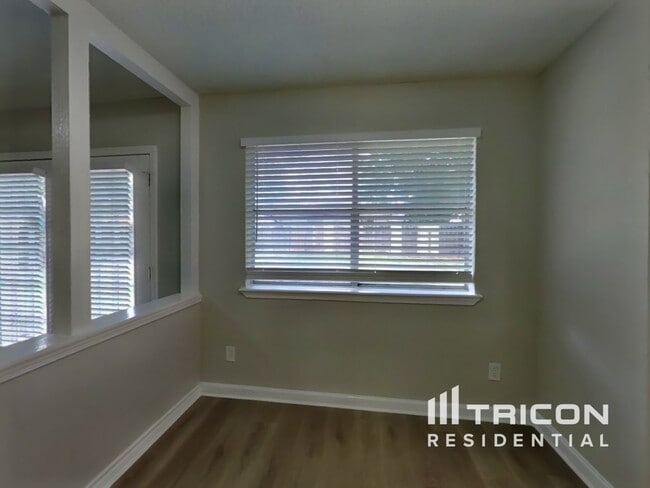 Photo - 18927 Jodywood Dr