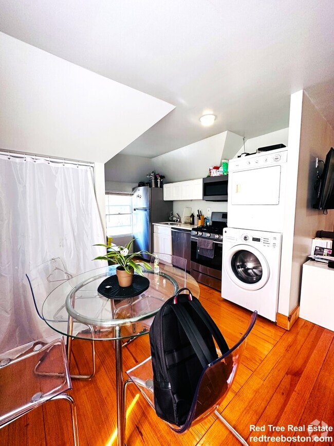 Building Photo - 12 Bennett St Unit 3 Rental
