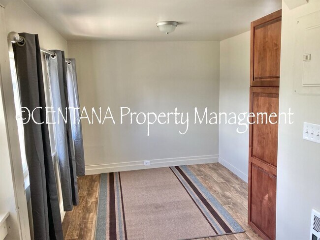 Photo - 618 E 4th St Unidad Studio House