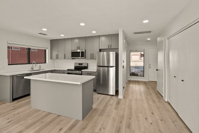 Building Photo - S-1073 Unit # 3