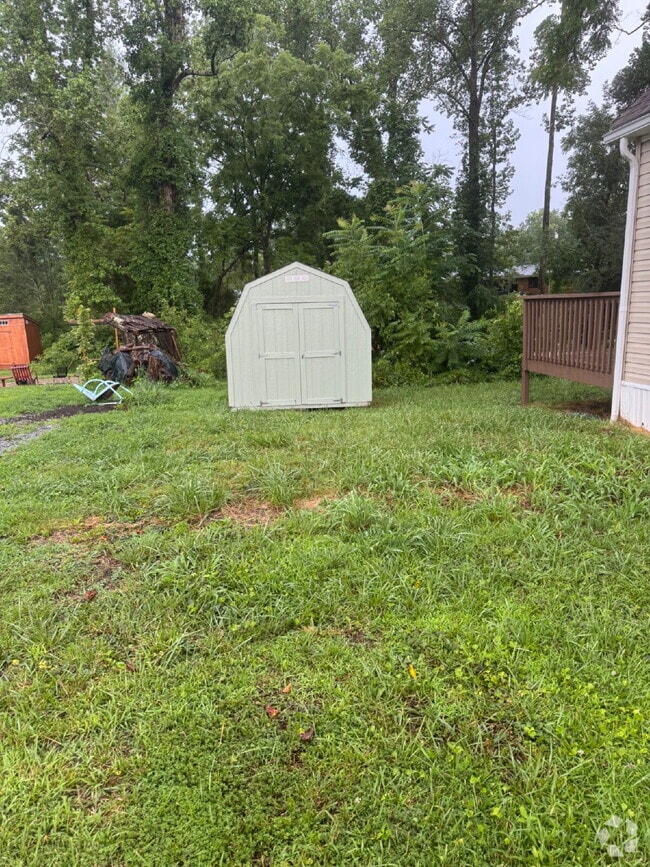 Building Photo - Fully renovated 2 bed/1 bath home with fen...