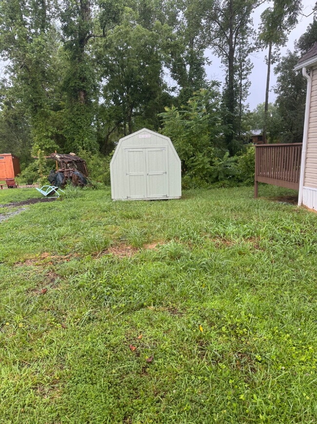 Building Photo - Fully renovated 2 bed/1 bath home with fen...