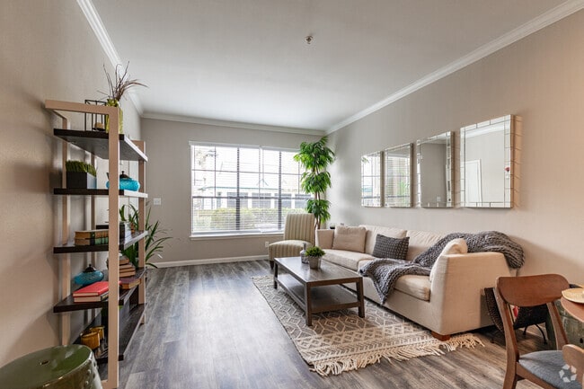 1 BR, 1 BA - 708SF
