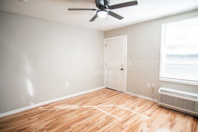 Photo - 1416 Chicago Ave