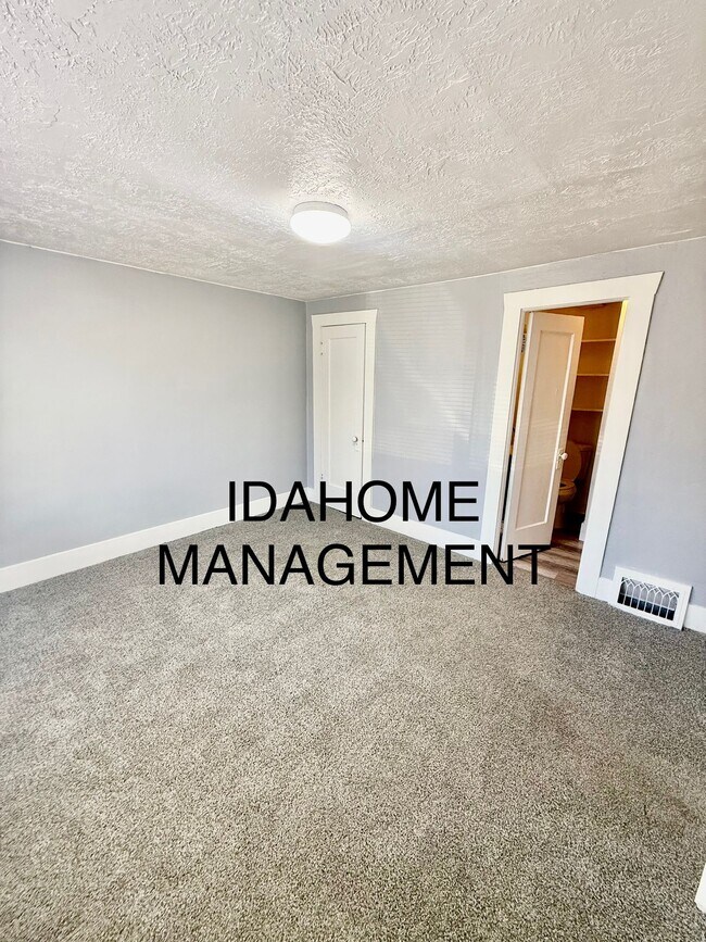 624 W Benton St Unit 624 W Benton St