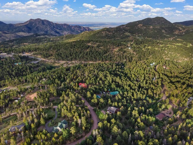 Photo - 687 Crescent Lake Rd