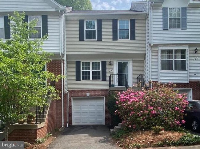 Photo - 151 Sulgrave Ct Townhome